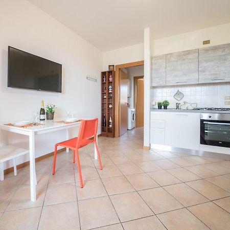Gardappartamenti - Cascinale With Terrace Desenzano del Garda Exterior foto